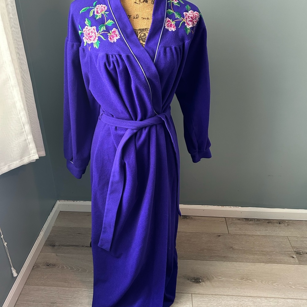 Gorgeous Purple Floral Embroidered Women's Robe